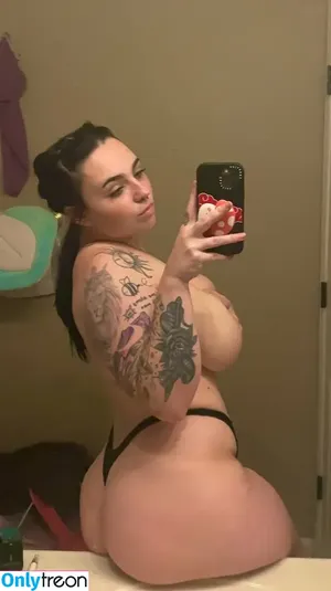 Mommyprincessuwu / mommyprincess_ / uwumilf nude photo #0113