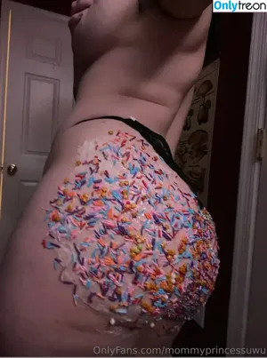Mommyprincessuwu / mommyprincess_ / uwumilf nude photo #0141