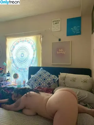 Mommyprincessuwu / mommyprincess_ / uwumilf nude photo #0174