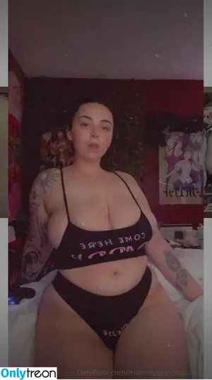 Mommyprincessuwu / mommyprincess_ / uwumilf nude photo #0255