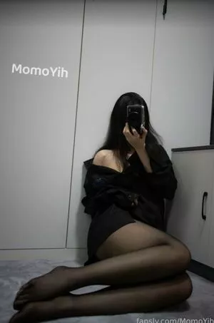 MomoYih / momo nude photo #0001