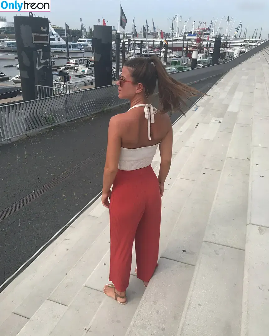 monciicii nude photo #0020 (monciicii)