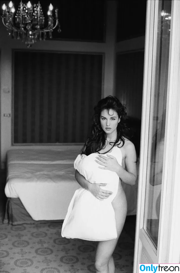 Monica Bellucci голая photo #0145 (bellucciginebra / monicabellucciofficiel)