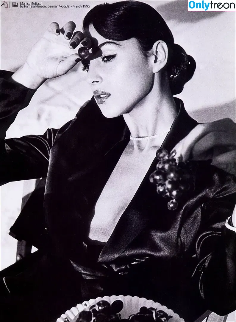 Monica Bellucci голая photo #1402 (aMonicaBellucci / bellucciginebra / monicabellucciofficiel)