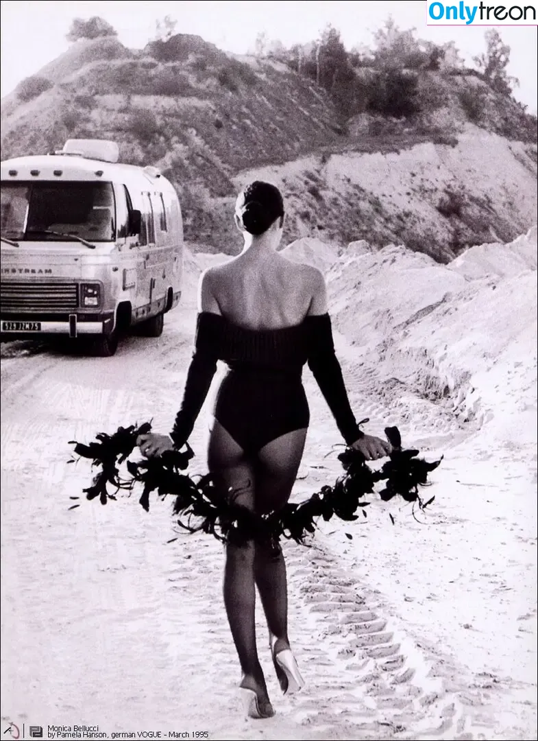 Monica Bellucci голая photo #1405 (aMonicaBellucci / bellucciginebra / monicabellucciofficiel)