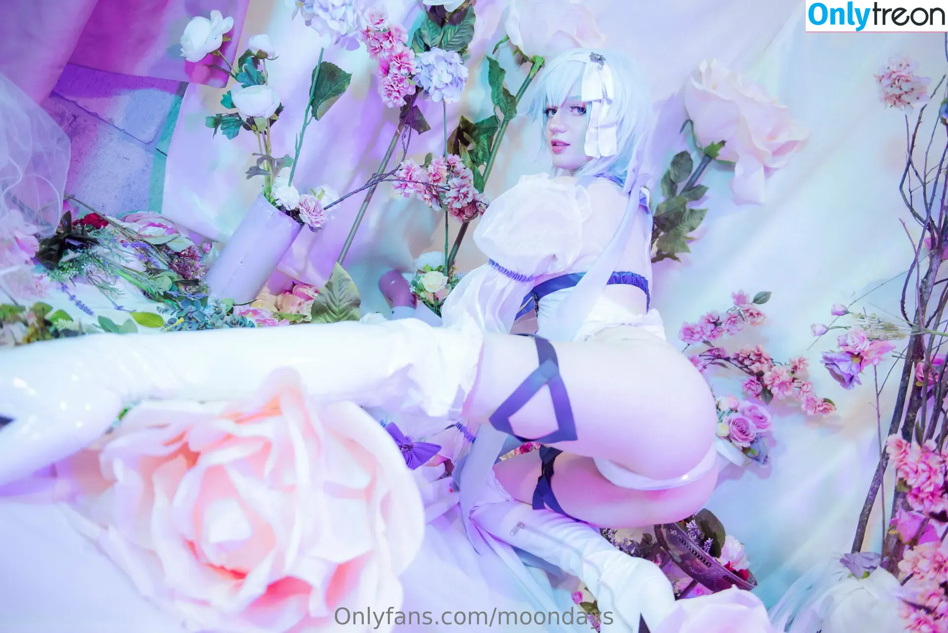 Moondays голая photo #0042 (MoonDaysok)