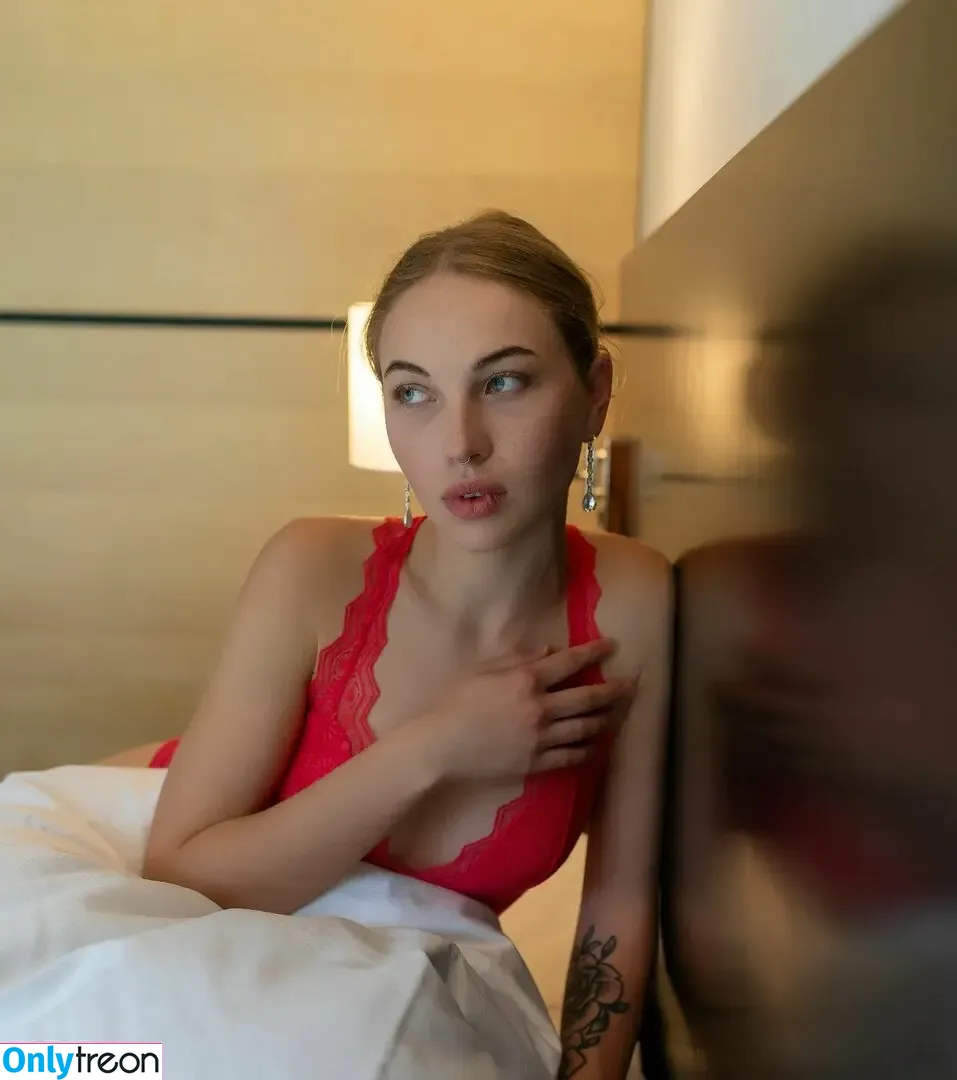 mooon_vibes nude photo #0006 (mirandamore)