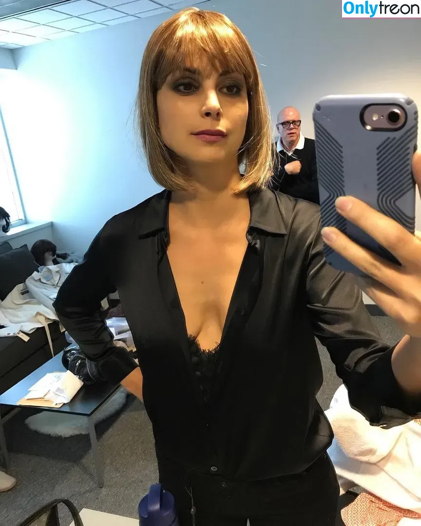 Morena Baccarin голая photo #0027 (morenabaccarin)