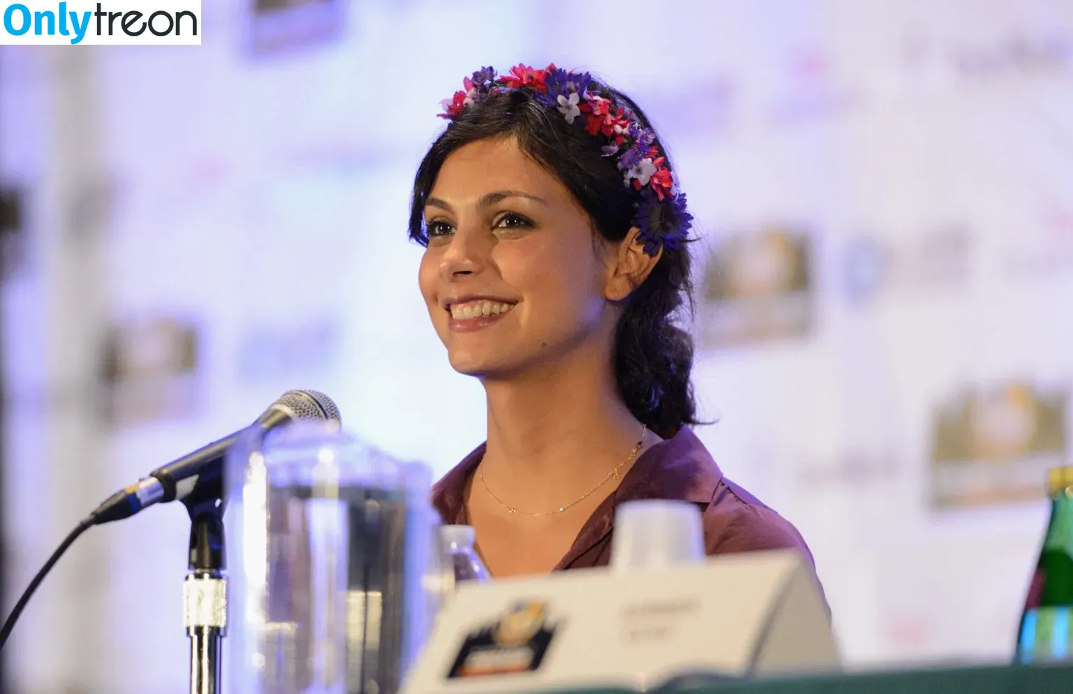 Morena Baccarin голая photo #0034 (morenabaccarin)