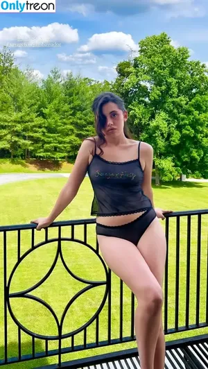 Morganbcohen nude photo #0008