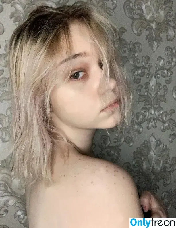 Morphe_ya nude photo #0005 (Morphe_ya)
