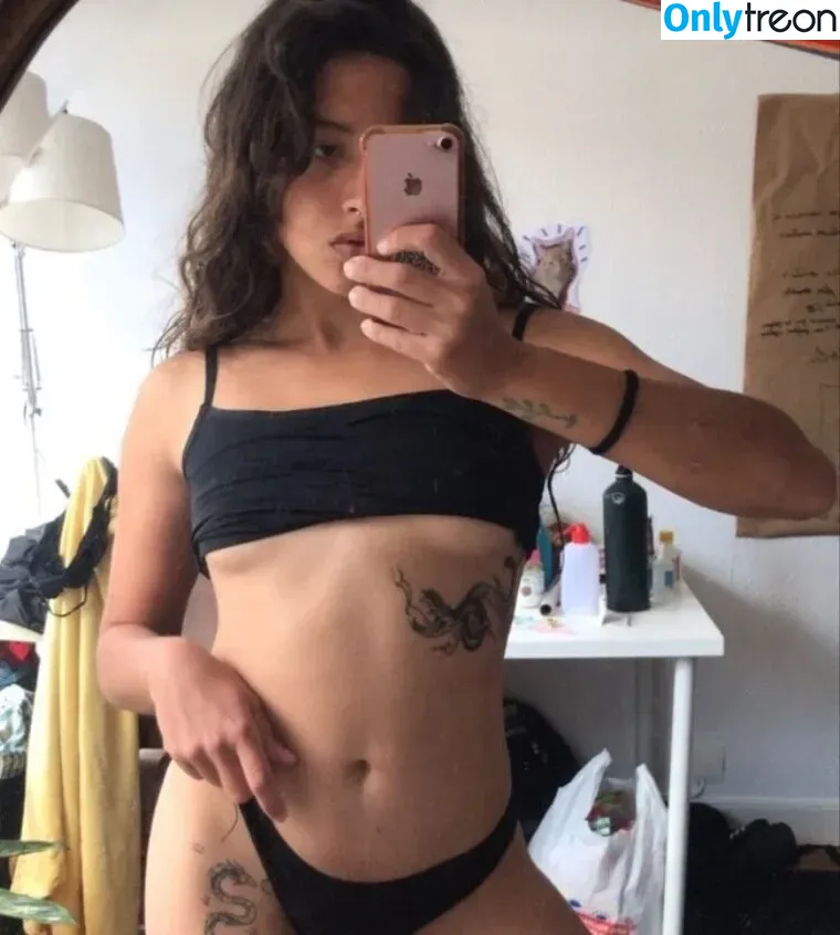 mostcharismaticgurl nude photo #0002 (charismatic__girl / codinomeblue)