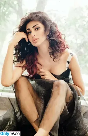 Mouni Roy / imouniroy nude photo #0022