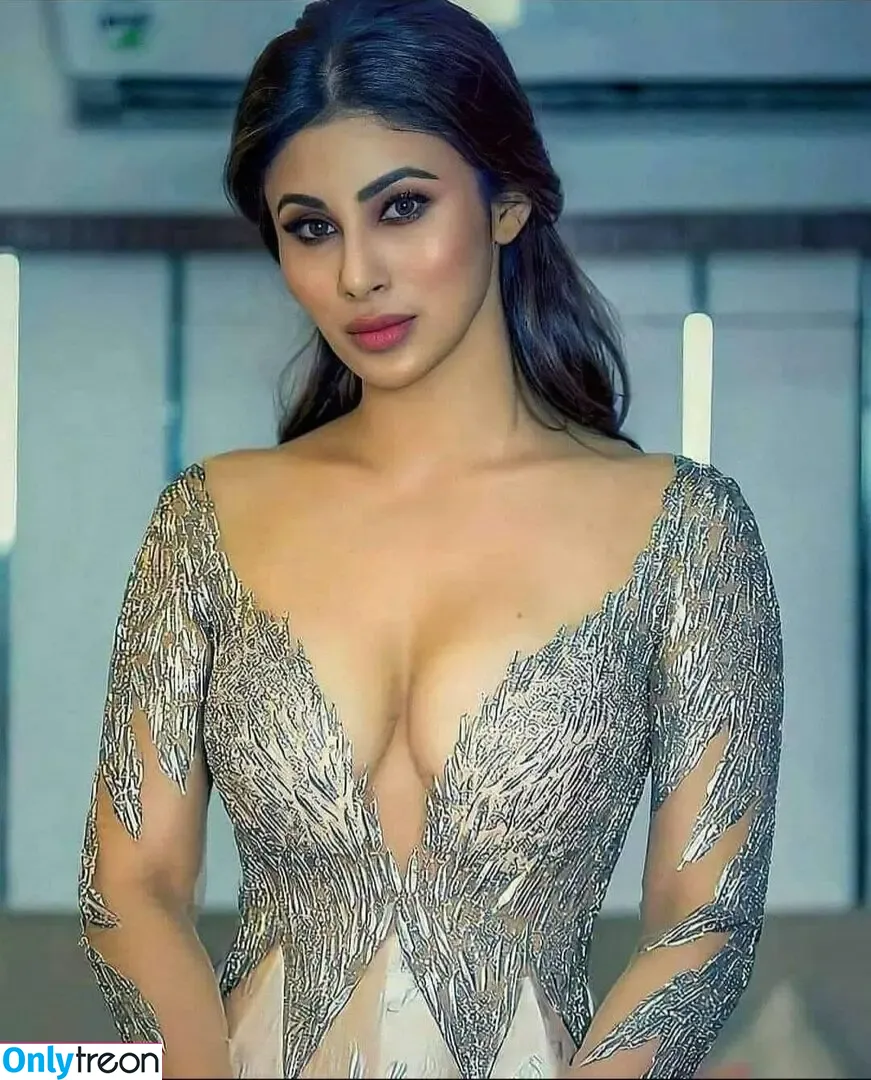 Mouni Roy nude photo #0020 (imouniroy)