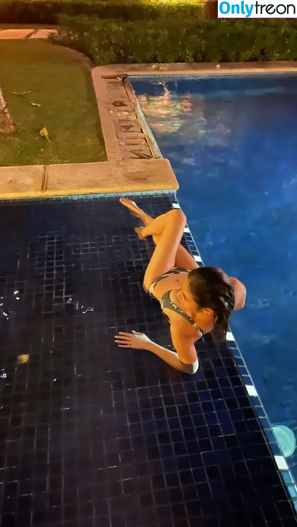 Mouni Roy nude photo #0033 (imouniroy)