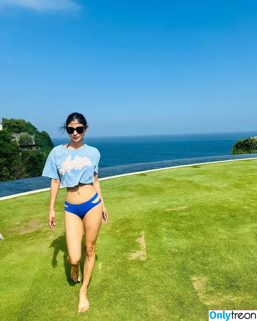 Mouni Roy nude photo #0040 (imouniroy)