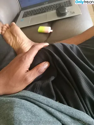 mr.stoneybologna / the_redeyedpanda nude photo #0042