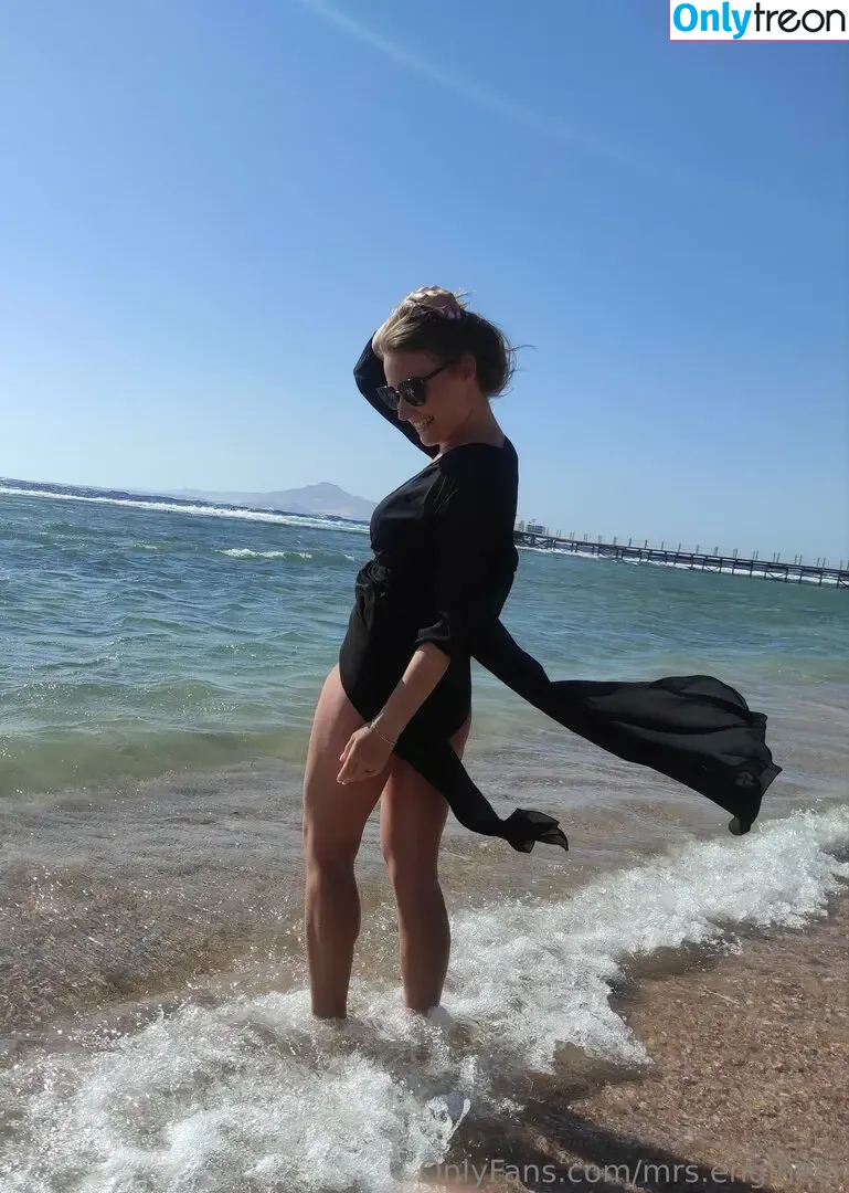mrs.engineer nude photo #0020 (mrsenginerd)