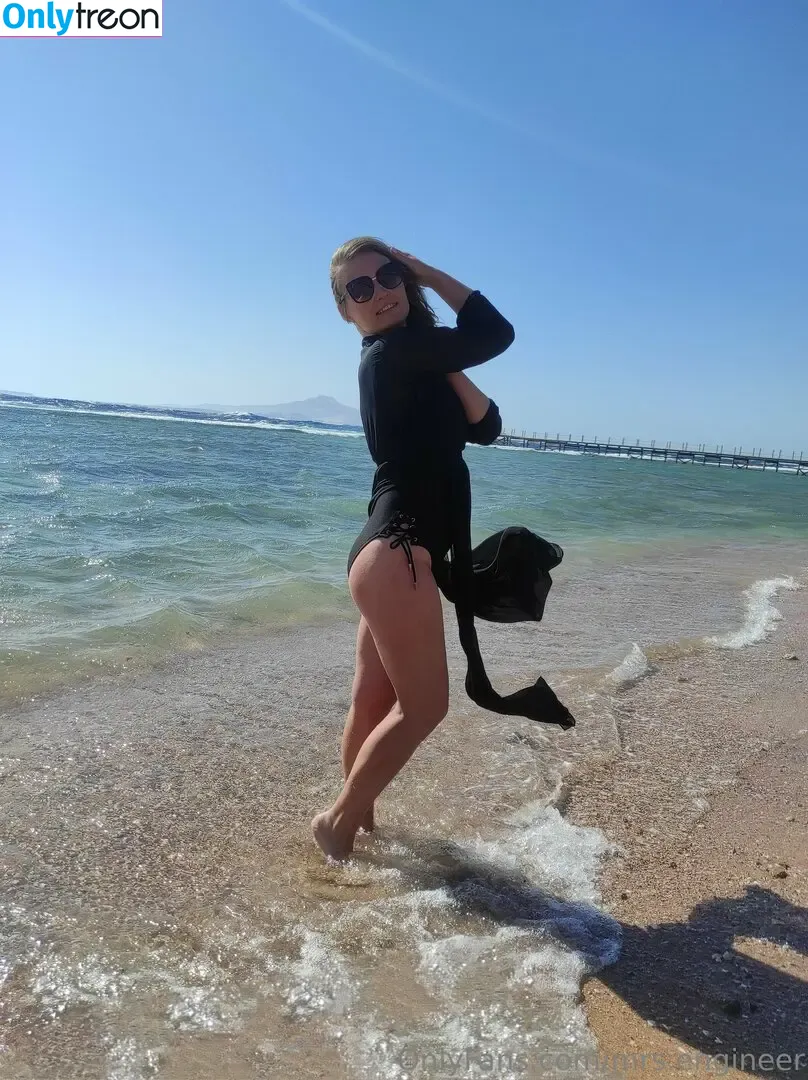 mrs.engineer nude photo #0021 (mrsenginerd)