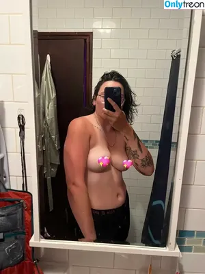 mrs_homewrecker / decent_shittalk nude photo #0003