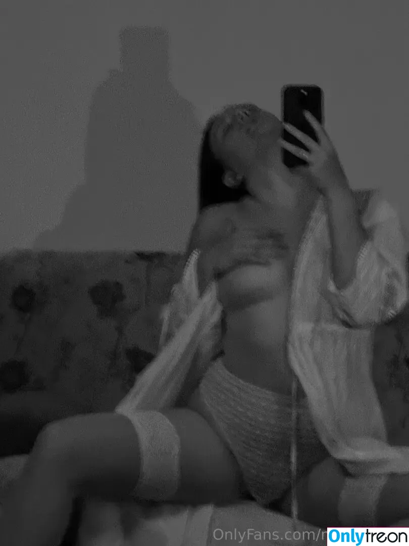mrs_n nude photo #0015 (__mrs_n.__)