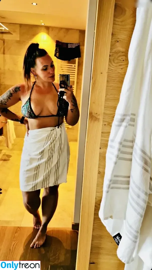 Mrs_nessii nude photo #0001 (Mrs_nessii)