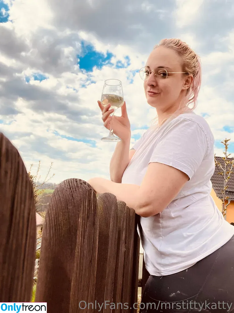 mrstittykatty голая photo #0050 (mrstittykatty)