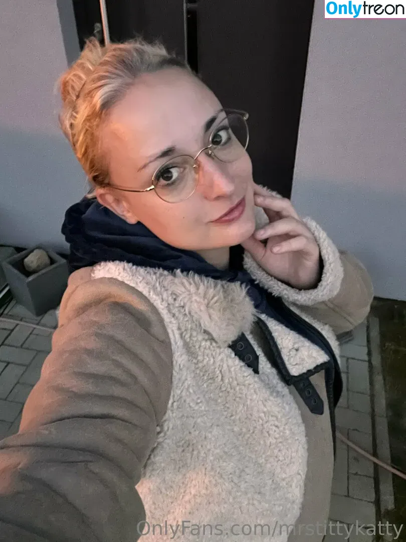 mrstittykatty голая photo #0099 (mrstittykatty)