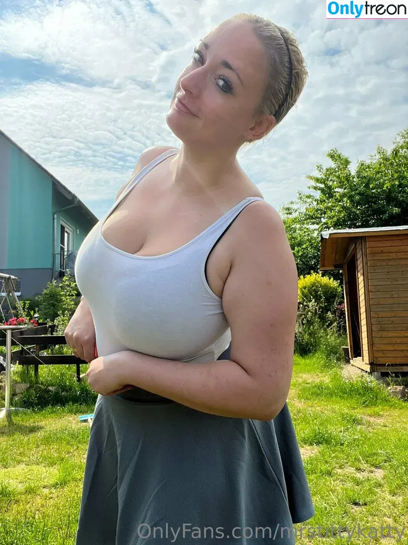 mrstittykatty голая photo #0123 (mrstittykatty)