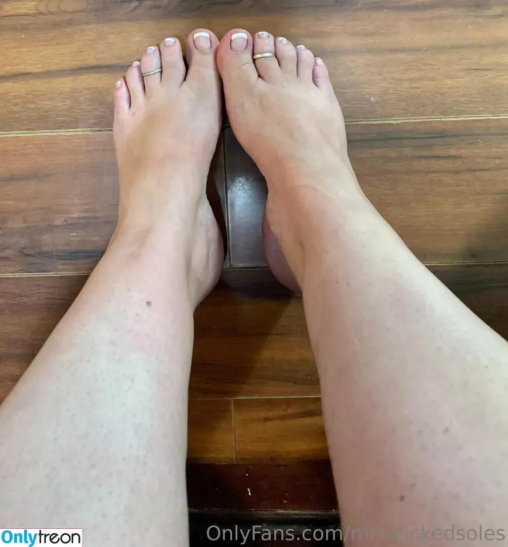 mrswickedsoles голая photo #0043 (wicked_littlesoles)