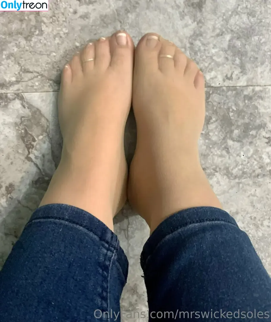 mrswickedsoles голая photo #0046 (wicked_littlesoles)