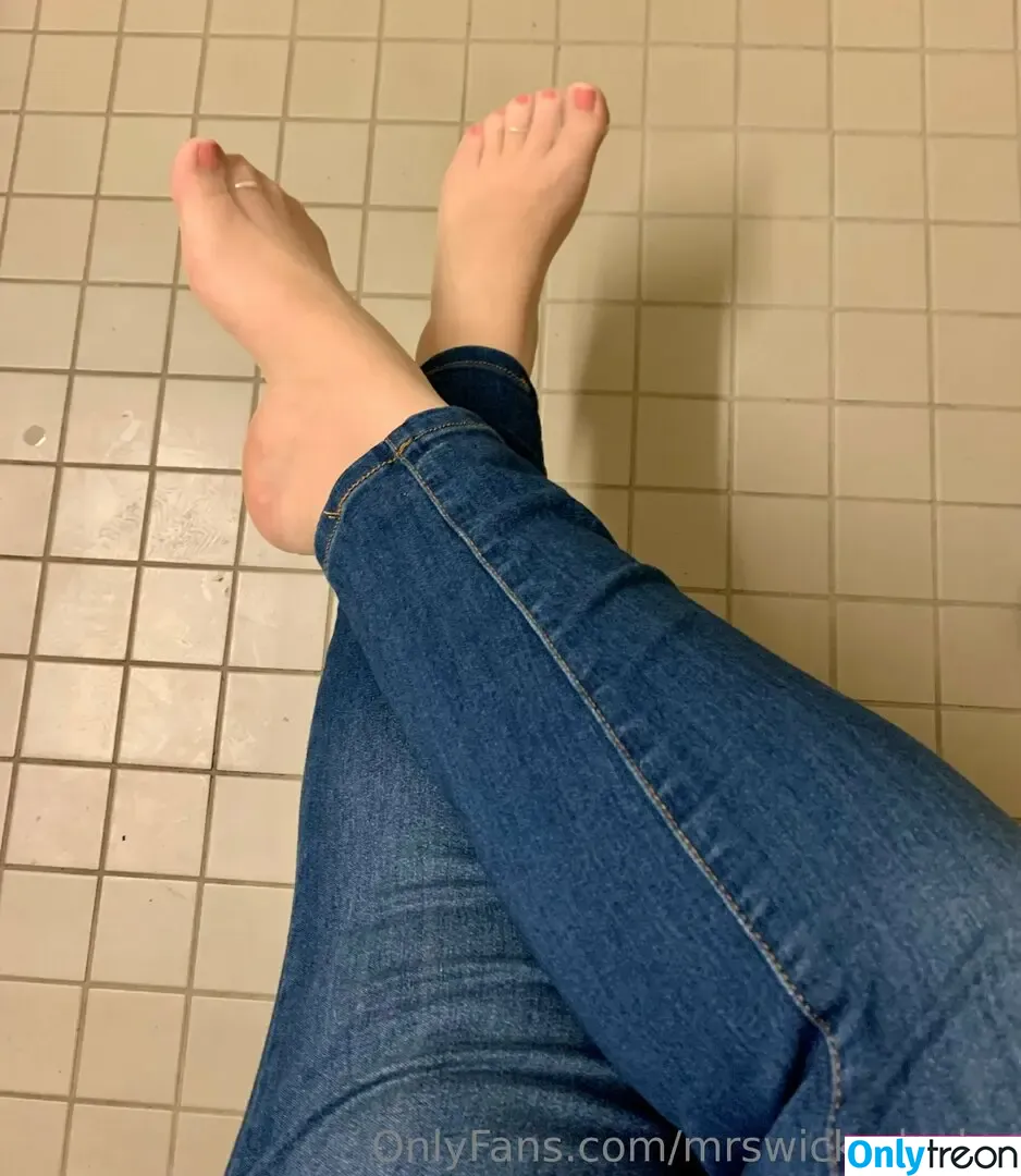 mrswickedsoles nude photo #0053 (wicked_littlesoles)