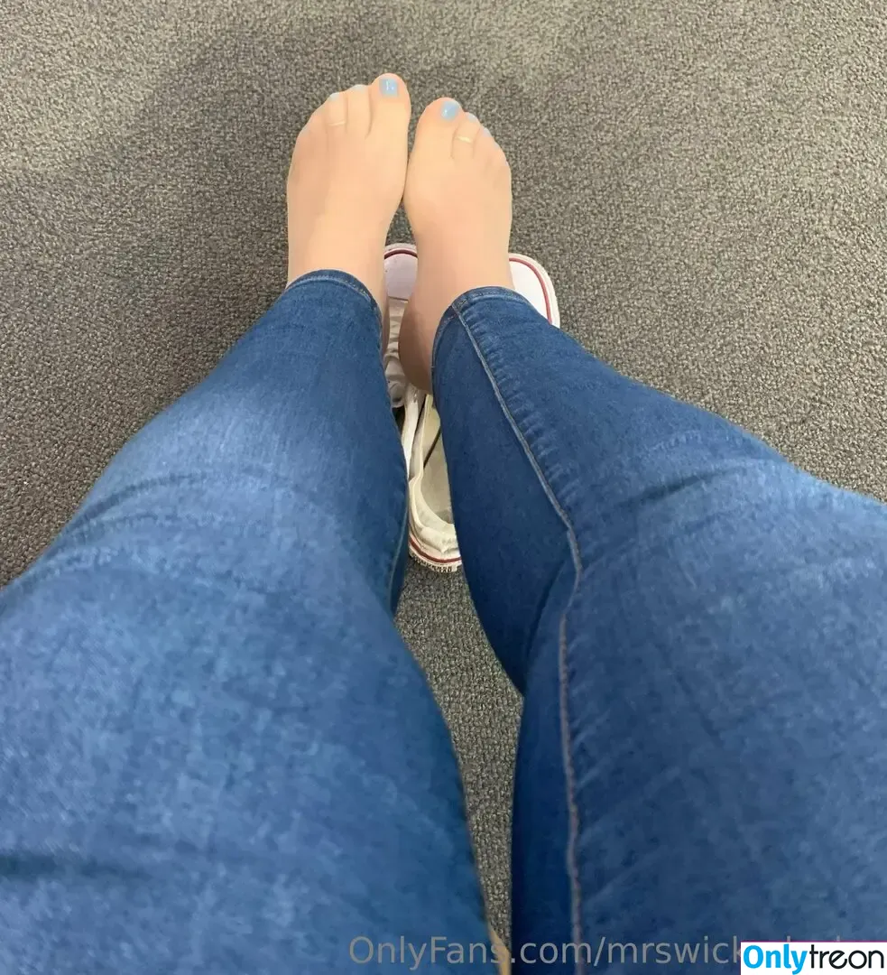 mrswickedsoles nude photo #0054 (wicked_littlesoles)
