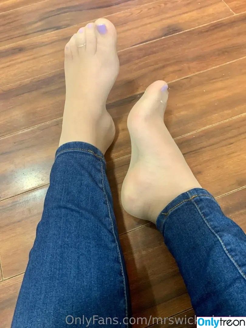 mrswickedsoles nude photo #0058 (wicked_littlesoles)