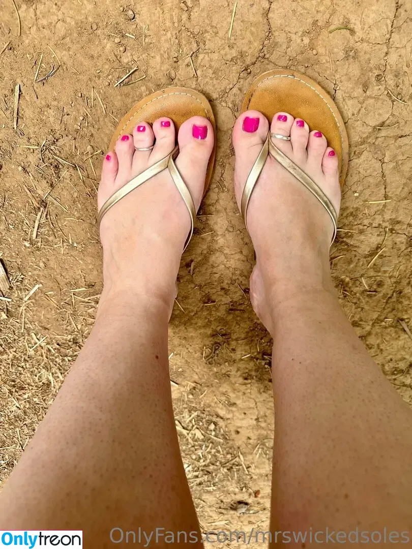 mrswickedsoles голая photo #0071 (wicked_littlesoles)