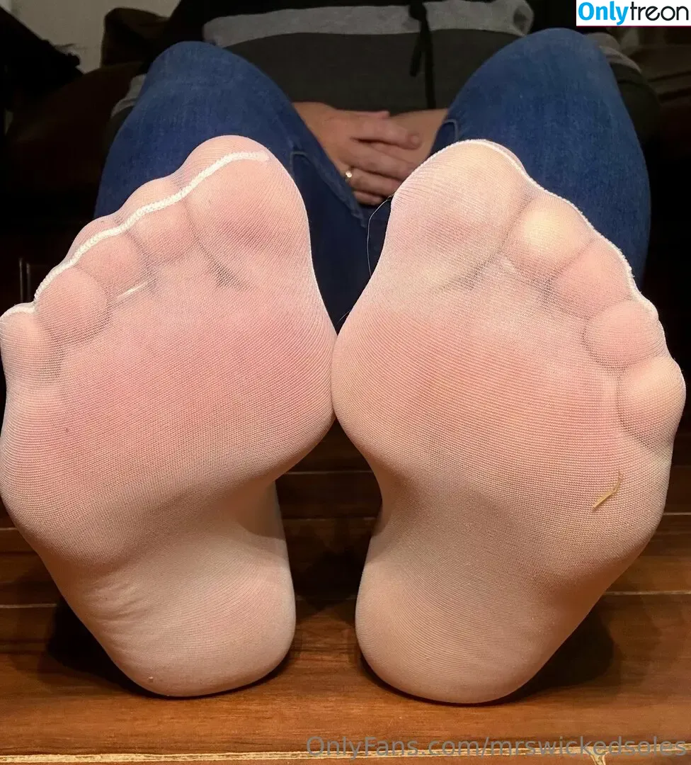 mrswickedsoles nude photo #0101 (wicked_littlesoles)