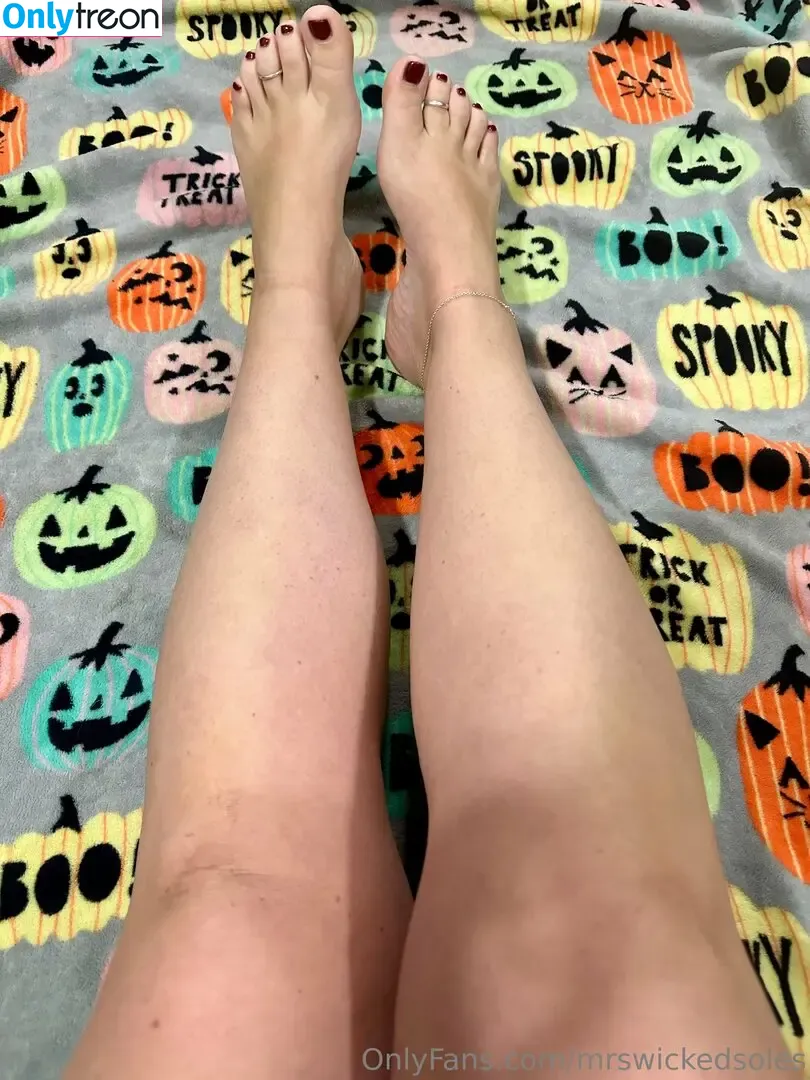 mrswickedsoles nude photo #0116 (wicked_littlesoles)