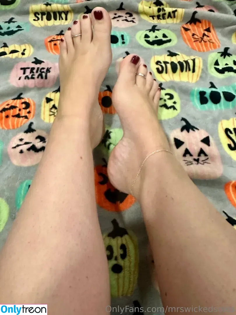mrswickedsoles nude photo #0117 (wicked_littlesoles)