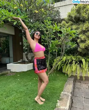 Mrunal Thakur / mrunalthakur nude photo #0028