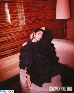 Mrunal Thakur / mrunalthakur nude photo #0050