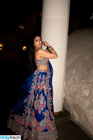 Mrunal Thakur / mrunalthakur nude photo #0059