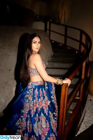 Mrunal Thakur / mrunalthakur nude photo #0060