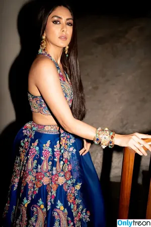 Mrunal Thakur / mrunalthakur nude photo #0062