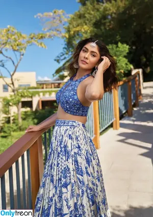 Mrunal Thakur / mrunalthakur nude photo #0067