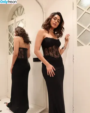 Mrunal Thakur / mrunalthakur nude photo #0072