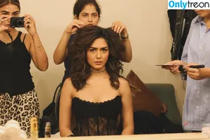 Mrunal Thakur / mrunalthakur nude photo #0073