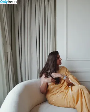 Mrunal Thakur / mrunalthakur nude photo #0080
