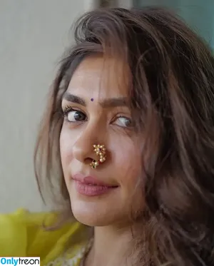 Mrunal Thakur / mrunalthakur nude photo #0081