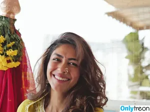 Mrunal Thakur / mrunalthakur nude photo #0094