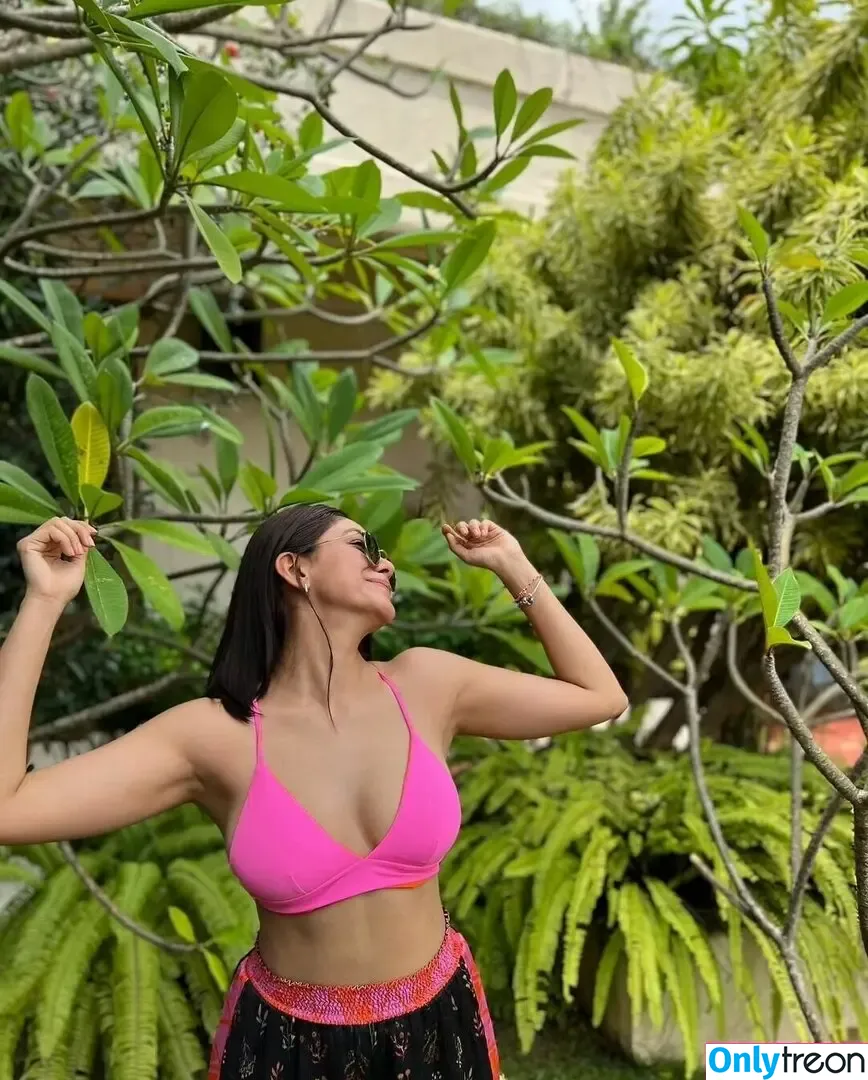 Mrunal Thakur nude photo #0026 (mrunalthakur)